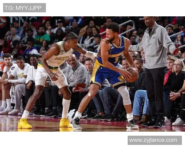 湖人队对阵勇士队:汤普森三分球连中刷新记录,状态回暖惊艳全场 湖人队对阵勇士队:汤普森三分球连中刷新记录,状态回暖惊艳全场